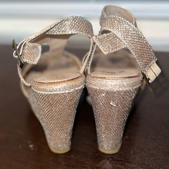 Rampage Brand.  Size 6 Wedge - Picture 5 of 8